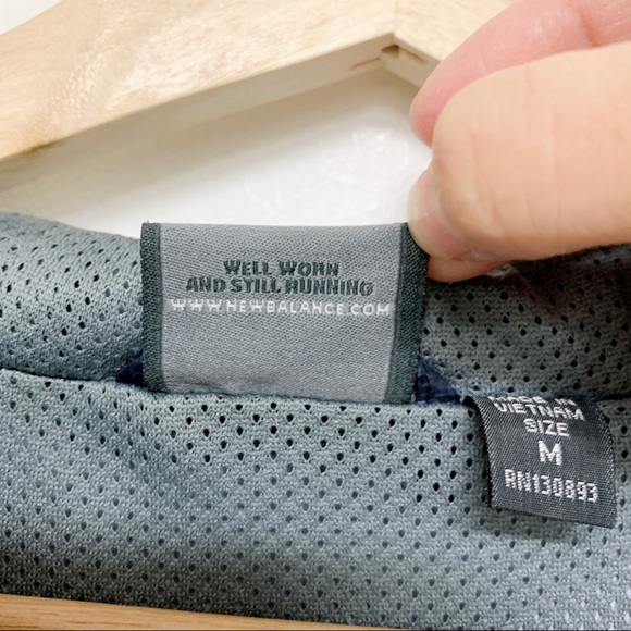 New Balance Well Worn and still Running Zip up size M - Picture 5 of 9